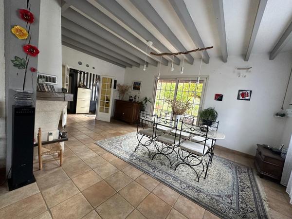 Maison landaise typique, lumineuse et paisible.