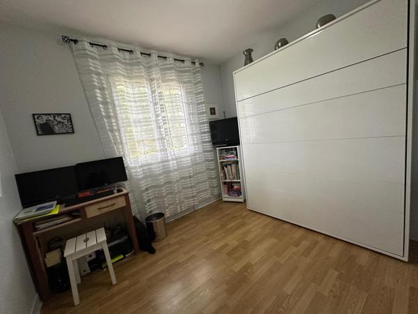 Maison landaise typique, lumineuse et paisible.