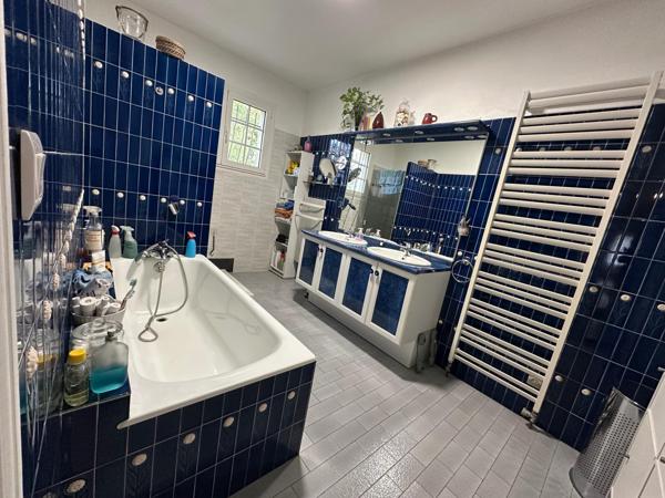 Maison landaise typique, lumineuse et paisible.