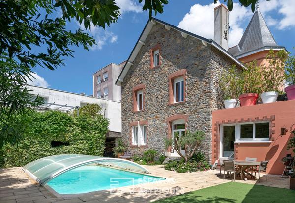 Magnifique Demeure Historique du XIXe Siècle avec Piscine