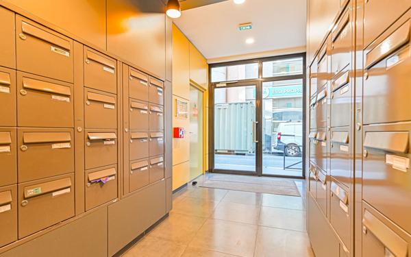 Appartement à vendre    2 pièces • 38,10 m2 Paris 20