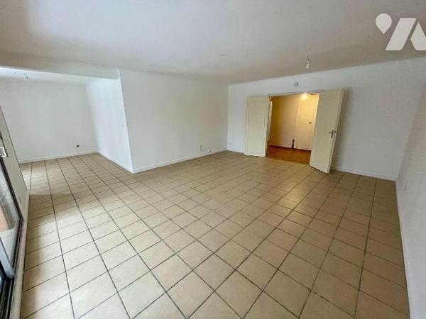 APPARTEMENT EN CENTRE VILLE DANS RESIDENCE AVEC ASCENSEUR
A VENDRE A RETHEL 

Appartement li...