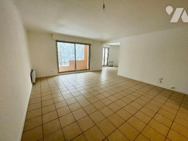 APPARTEMENT EN CENTRE VILLE DANS RESIDENCE AVEC ASCENSEUR
A VENDRE A RETHEL 

Appartement li...