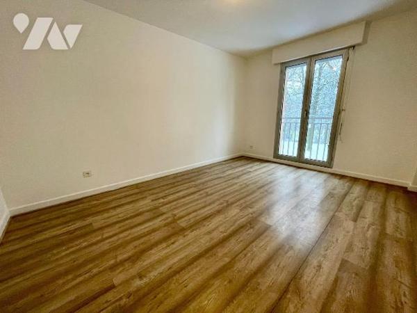 APPARTEMENT EN CENTRE VILLE DANS RESIDENCE AVEC ASCENSEUR
A VENDRE A RETHEL 

Appartement li...