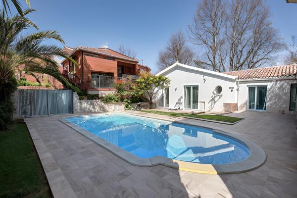 LE-TEICH VILLA 236 M² PISCINE, TROIS GARAGES