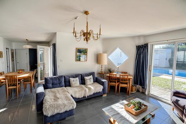 LE-TEICH VILLA 236 M² PISCINE, TROIS GARAGES