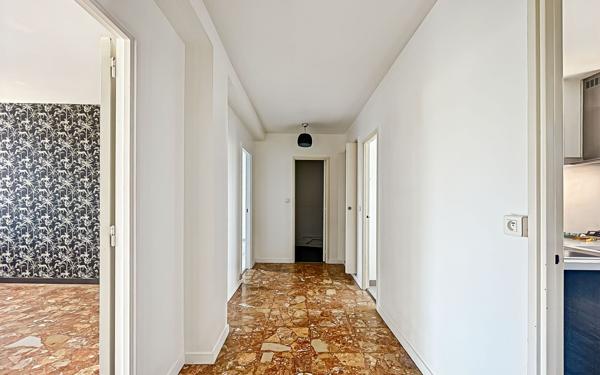 Appartement à vendre    2 pièces • 70 m2 Saint-Raphaël