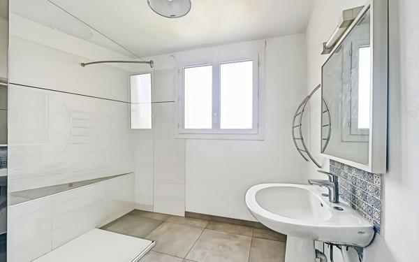 Appartement à vendre    2 pièces • 70 m2 Saint-Raphaël