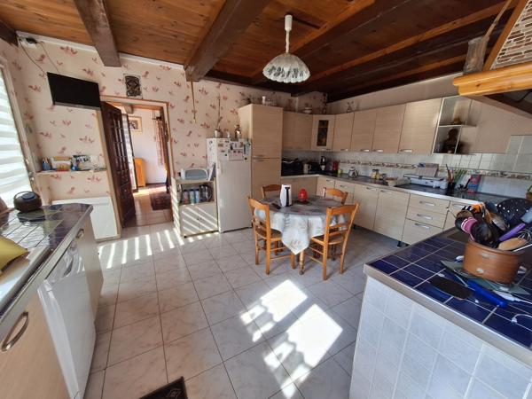 Fermette de 4 chambres avec dépendances