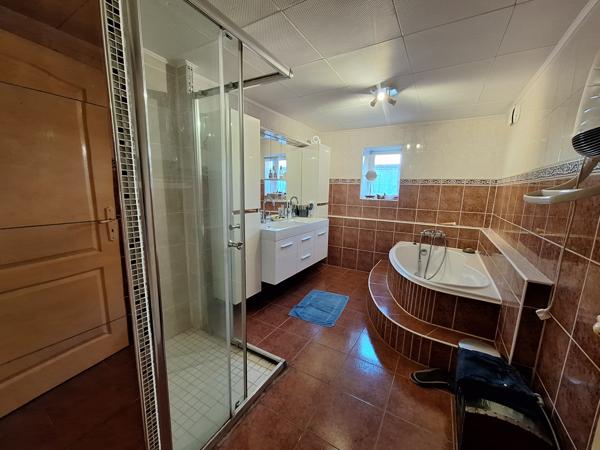 Fermette de 4 chambres avec dépendances