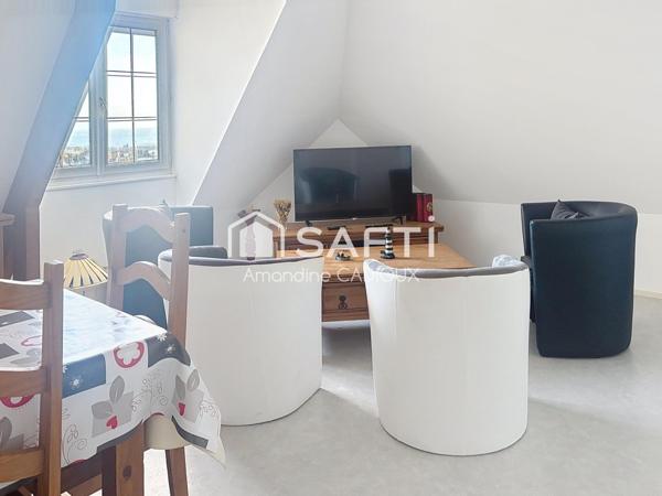 située à  Port en Bessin avec vue sur la mer