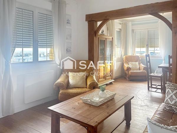 située à  Port en Bessin avec vue sur la mer