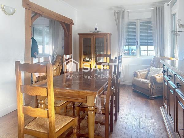 située à  Port en Bessin avec vue sur la mer