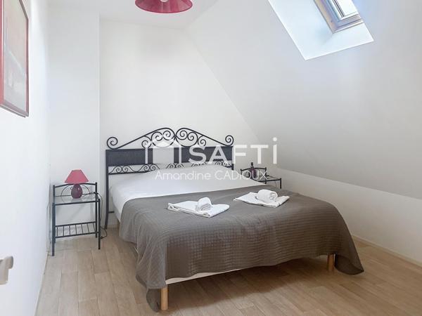 située à  Port en Bessin avec vue sur la mer