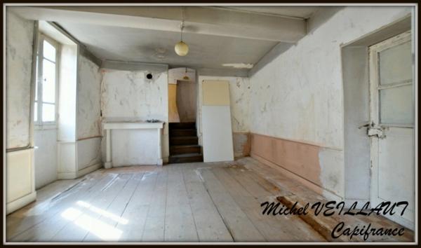 Dpt Allier (03), à vendre BESSON maison P6 de 100 m² - Terrain de 1 941,00 m² - Plain pied