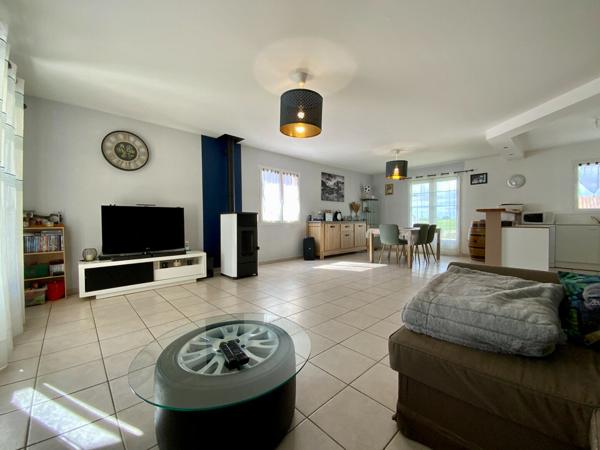 Maison de plain-pied avec piscine