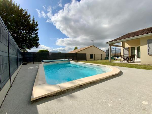 Maison de plain-pied avec piscine