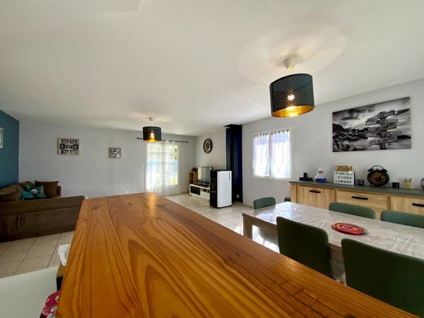 Maison de plain-pied avec piscine