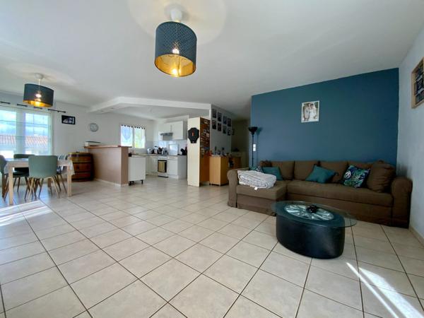 Maison de plain-pied avec piscine