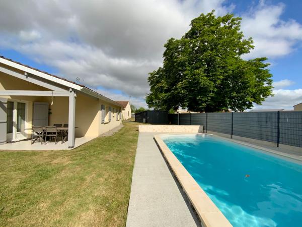 Maison de plain-pied avec piscine