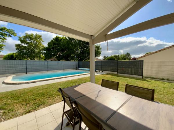 Maison de plain-pied avec piscine