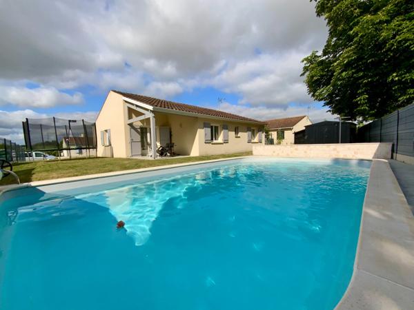 Maison de plain-pied avec piscine