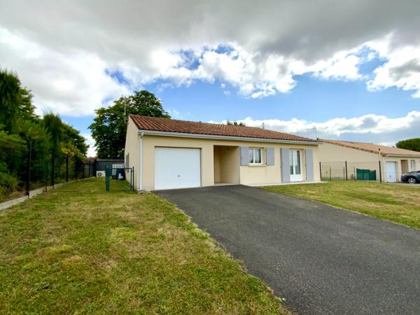 Maison de plain-pied avec piscine