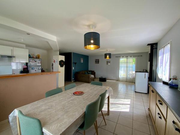 Maison de plain-pied avec piscine