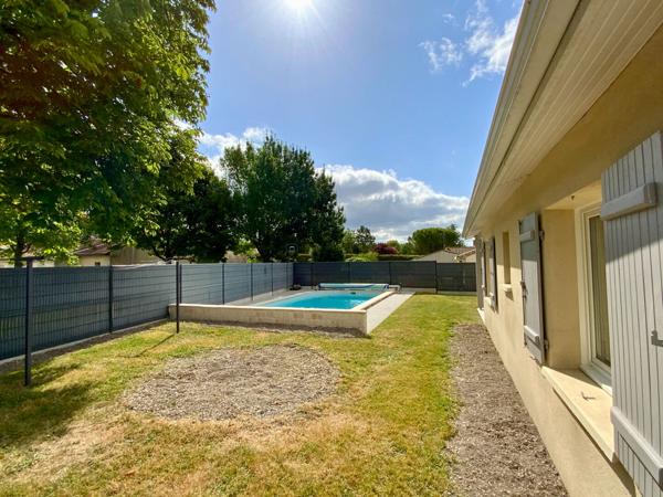 Maison de plain-pied avec piscine