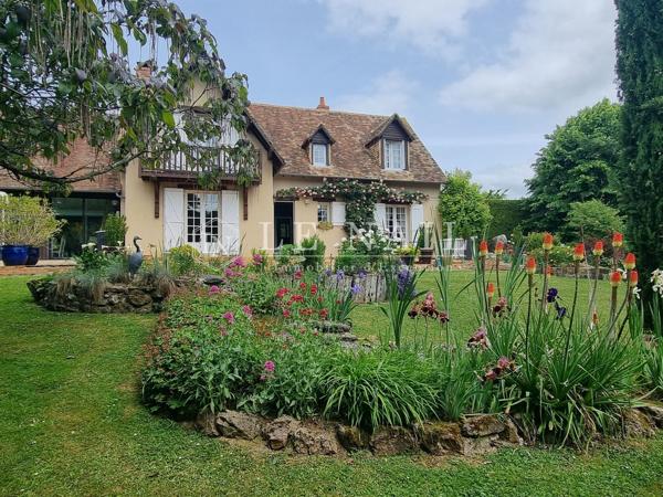 Charmante demeure avec parc paysagé de 4480m² dans la Sarthe