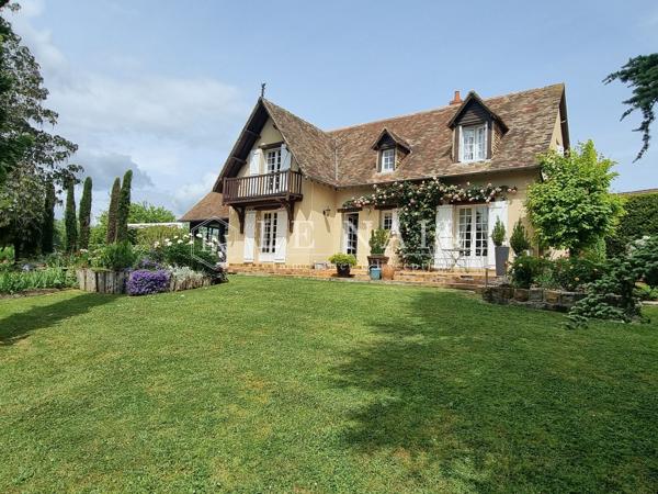 Charmante demeure avec parc paysagé de 4480m² dans la Sarthe
