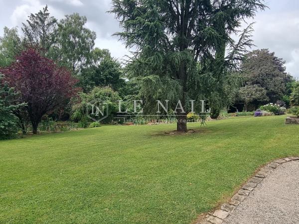 Charmante demeure avec parc paysagé de 4480m² dans la Sarthe