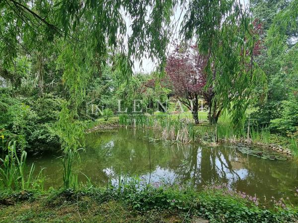Charmante demeure avec parc paysagé de 4480m² dans la Sarthe