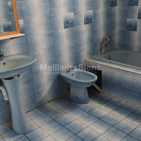 Saint pierre, plein centre ville, maison à 2 étages