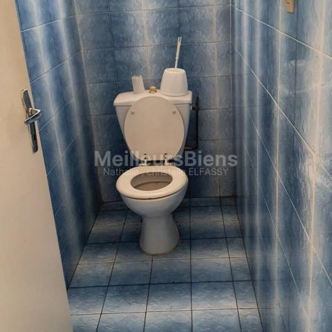 Saint pierre, plein centre ville, maison à 2 étages