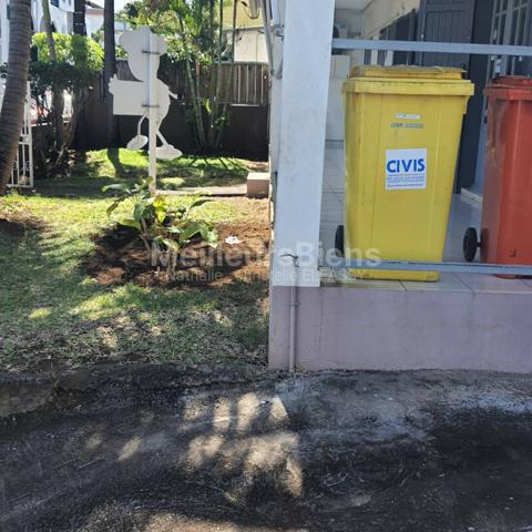 Saint pierre, plein centre ville, maison à 2 étages