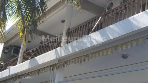 Saint pierre, plein centre ville, maison à 2 étages