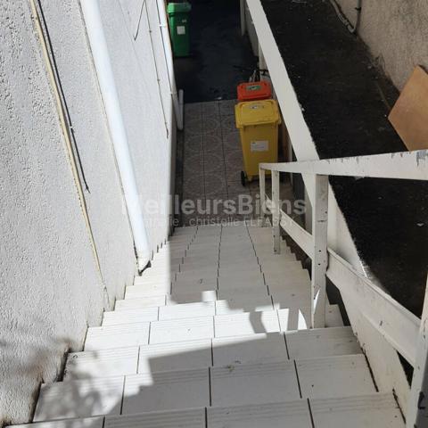 Saint pierre, plein centre ville, maison à 2 étages