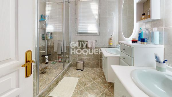 Maison T5 de plain-pied de 164 m2 sur une parcelle d'environ 1 220 m2