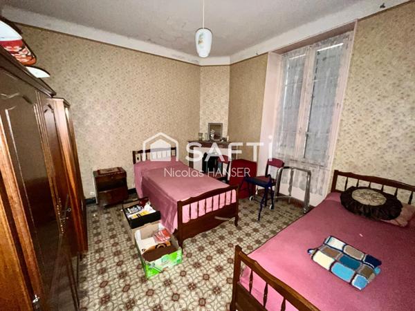 Maison mitoyenne à rénover proche centre ville d'Alès, quartier Chantilly