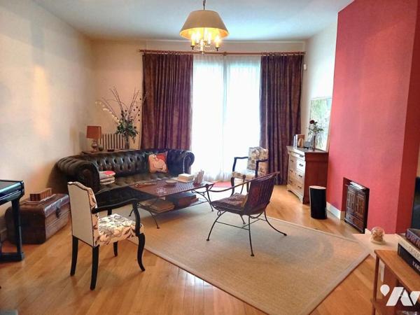 TOURS HALLES T3 de 100 m2 + cave + doit au stationnement