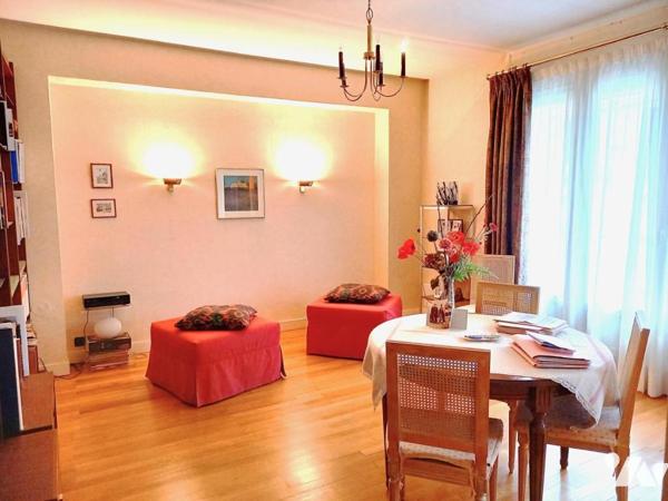 TOURS HALLES T3 de 100 m2 + cave + doit au stationnement