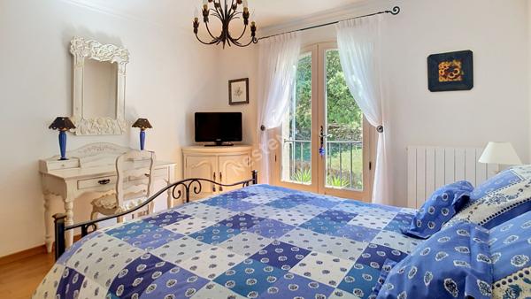 JONQUIERES Villa impeccable de 138 m² sur parcelle de 762 m² au calme absolu