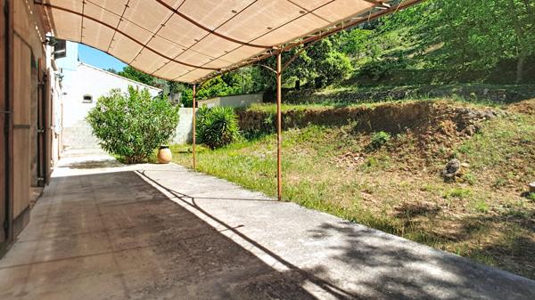 JONQUIERES Villa impeccable de 138 m² sur parcelle de 762 m² au calme absolu