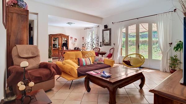 JONQUIERES Villa impeccable de 138 m² sur parcelle de 762 m² au calme absolu