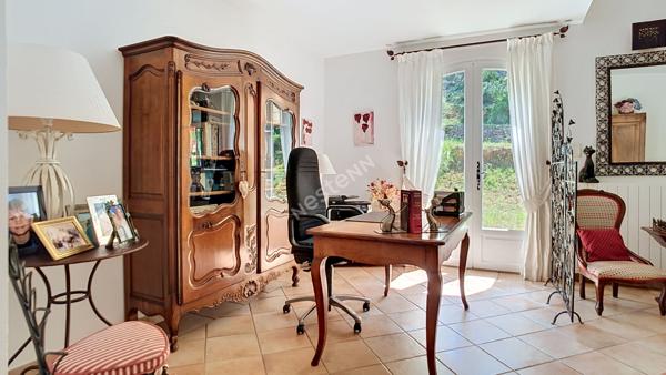 JONQUIERES Villa impeccable de 138 m² sur parcelle de 762 m² au calme absolu