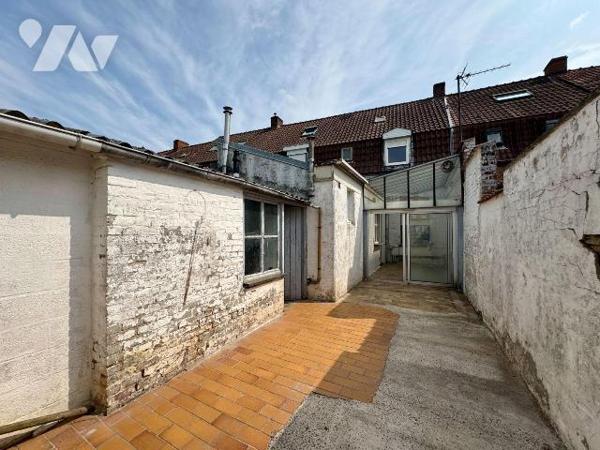 Cette maison mitoyenne de 1930, d'une surface habitable de 84.28 m² est située sur un terrain d...