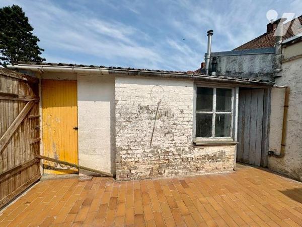 Cette maison mitoyenne de 1930, d'une surface habitable de 84.28 m² est située sur un terrain d...