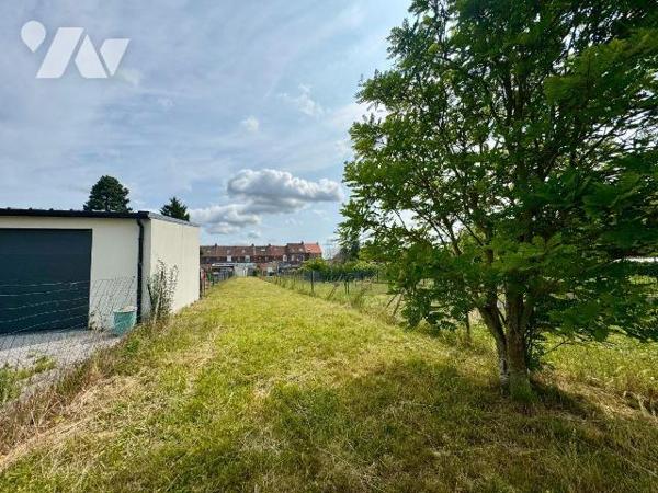 Cette maison mitoyenne de 1930, d'une surface habitable de 84.28 m² est située sur un terrain d...