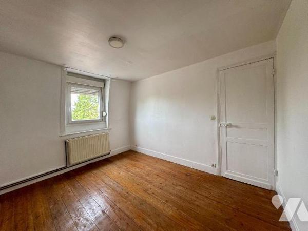 Cette maison mitoyenne de 1930, d'une surface habitable de 84.28 m² est située sur un terrain d...